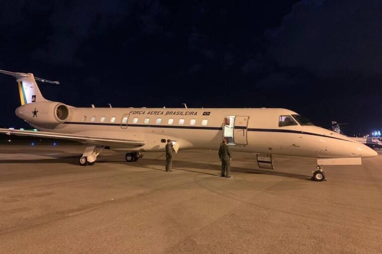 Governo empresta aviões da FAB ao STF com lista sob sigilo - 09/04/2025 - Poder