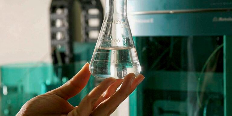 bares-e-fabricantes-treinam-empresas-para-identificar-bebidas-falsas