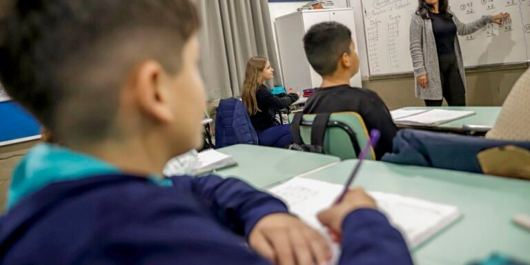 professor-brasileiro-perde-21%-do-tempo-de-aula-para-manter-disciplina