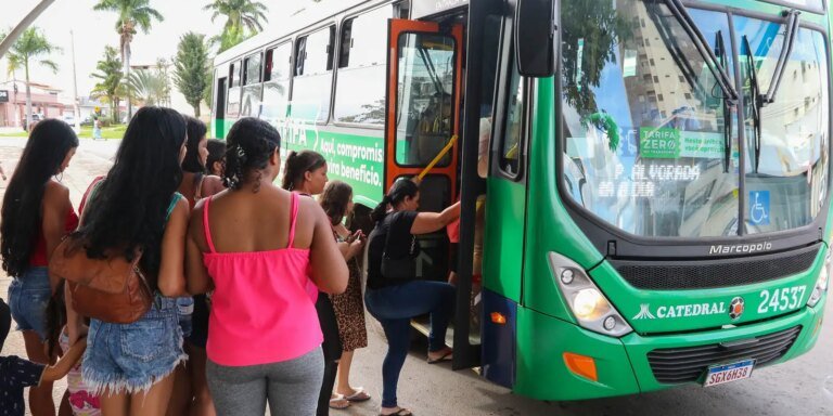 setor-de-servicos-cresce-0,1%-em-agosto-e-amplia-recorde