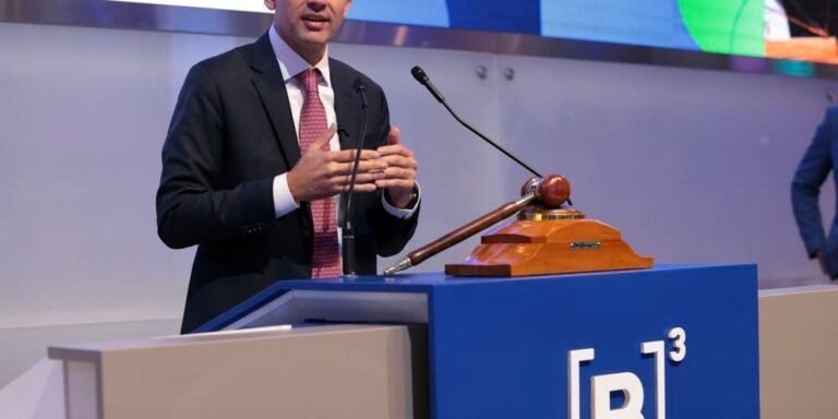 porto-de-sao-sebastiao-sera-leiloado-ate-abril-de-2026,-diz-ministro