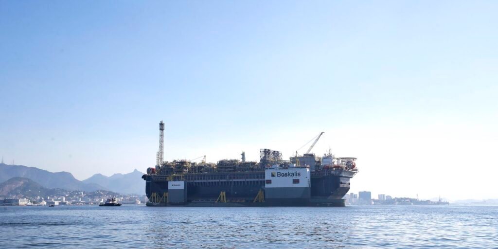 leilao-de-pre-sal-vende-5-dos-7-blocos-ofertados;-agio-chega-a-251,63%