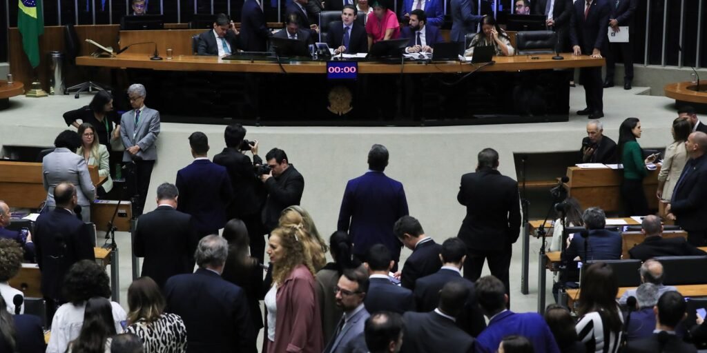 camara-aprova-urgencia-para-votar-projeto-que-cria-bancada-crista