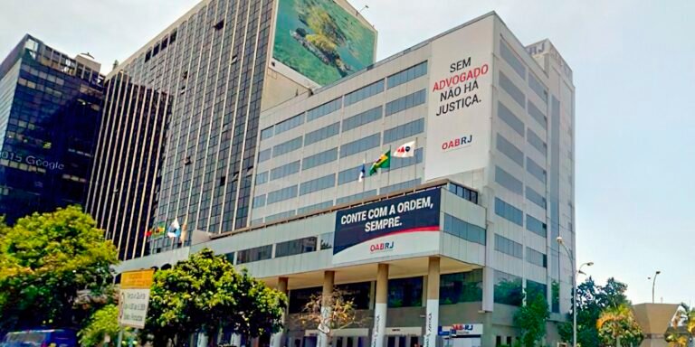 alerj-aprova-dispensa-de-terno-e-gravata-no-verao-em-audiencia-publica