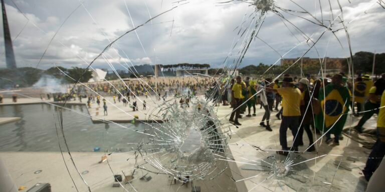 cronologia-da-tentativa-de-golpe:-atentados,-bloqueios-e-acampamentos
