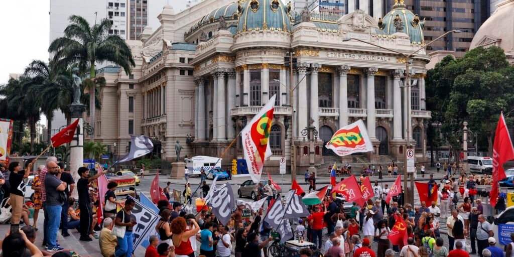 manifestacao-no-rio-lembra-8-de-janeiro-e-rejeita-anistia-a-golpistas