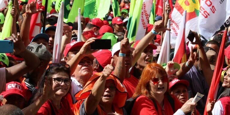 sindicatos-celebram-salario-minimo-e-defendem-melhoria-em-reajustes