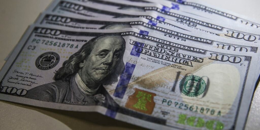 dolar-cai-para-r$-5,20-e-atinge-menor-valor-em-20-meses