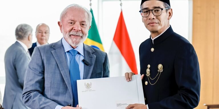lula-recebe-credenciais-de-nove-novos-embaixadores