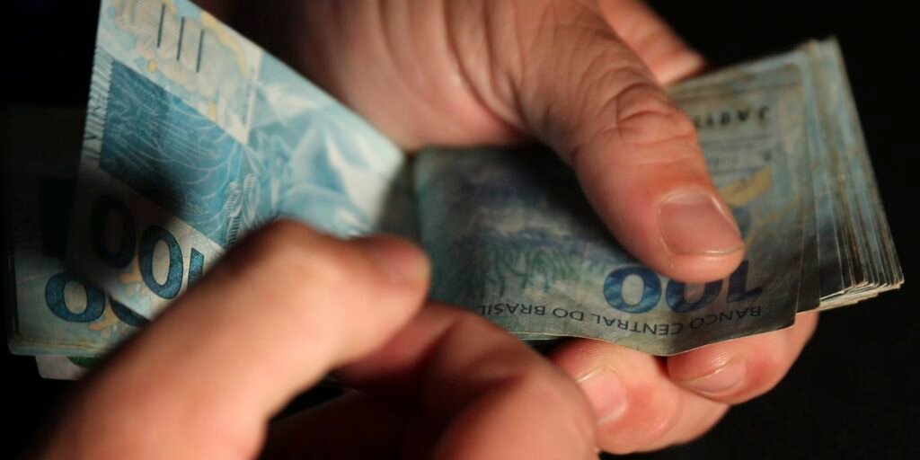 brasileiros-sacaram-em-dezembro-r$-429-milhoes-esquecidos-em-bancos