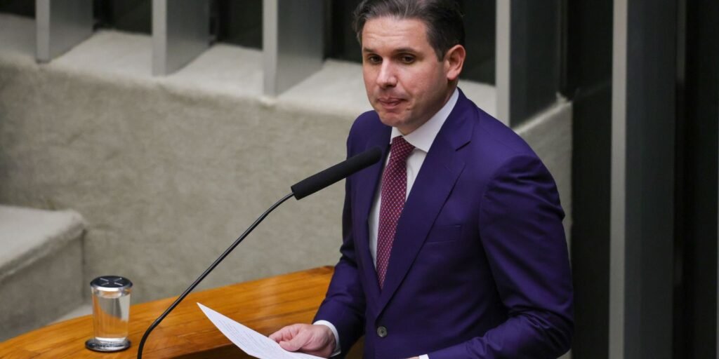 decisao-de-flavio-dino-sobre-penduricalhos-foi-“feliz”,-diz-hugo-motta