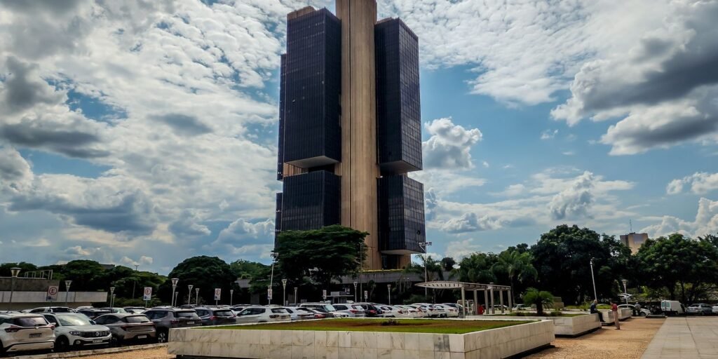 juros-subiram-para-familias-e-empresas-em-janeiro,-mostra-bc